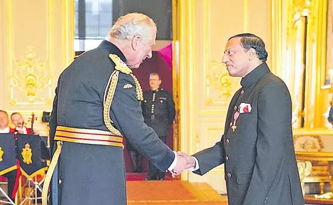 Order Of British Empire Conferred On Indian Surgeon Raghu Ram - Sakshi