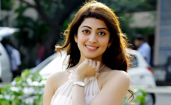 Pranitha Subhash Emotional Post On Doctor Archana Sharma Suicide - Sakshi