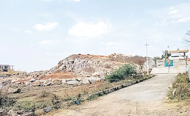 HMDA 5 Acres Land Grab Worth Crores of Rupees in Shamshabad Town - Sakshi