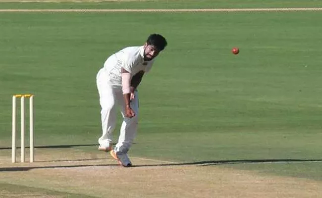 Andhra bowls out Uttarakhand for 194 In Ranji trophy 2022 - Sakshi