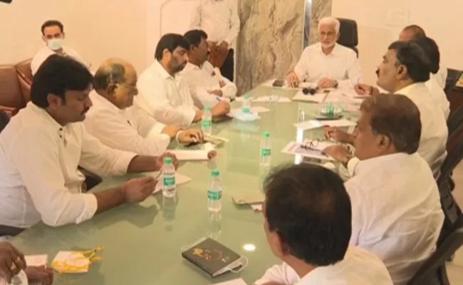 YSRCP Meeting At Tadepalli In Central Office - Sakshi