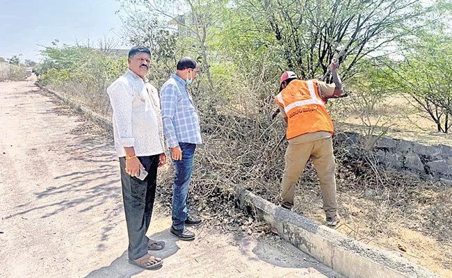 HMDA Officials Visit Grabbed Land in Shamshabad - Sakshi