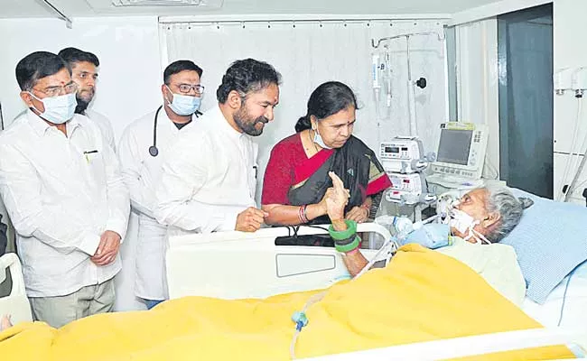 Kishan Reddy Visited Mallu Swarajyam At Banjara Hills Care Hospital - Sakshi