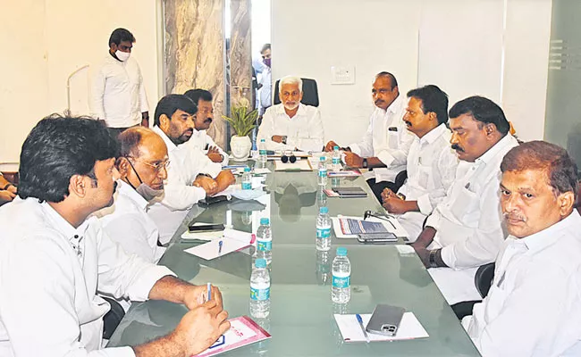 Ysrcp Mp Vijaysai Reddy Meeting With Party Leaders - Sakshi