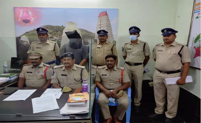 Police Chased Two People Missing Case in Guntur District - Sakshi