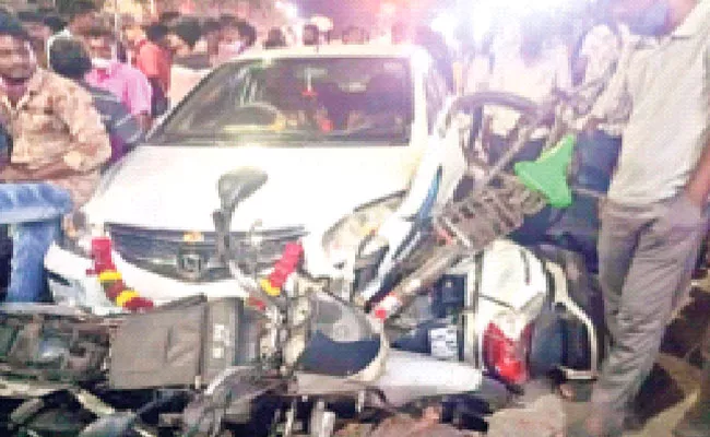 New Car Accident: Vehicles Wrecked By Car Crash At Vijayawada - Sakshi