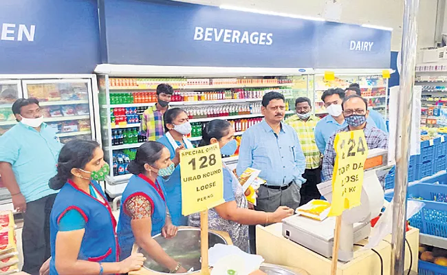 Vigilance whip on cooking oil black market danda - Sakshi