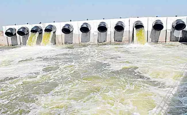 Jalakala for ponds in drought area under Hundri Neeva Project - Sakshi