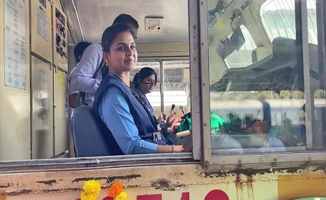 Women Day 2022: All Women Crew Loco Pilot Drive Train 200 Kilometres Karnataka - Sakshi