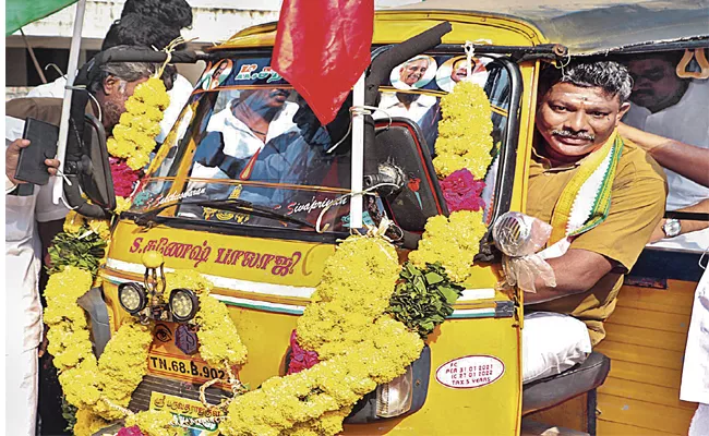 Auto Driver Elected Mayor In Tamilnadu - Sakshi