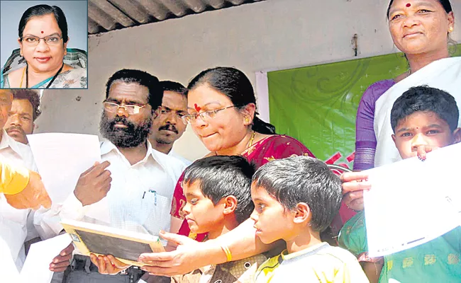 Recipient of Narishakti Award Prasanna Shri about Tribal script - Sakshi