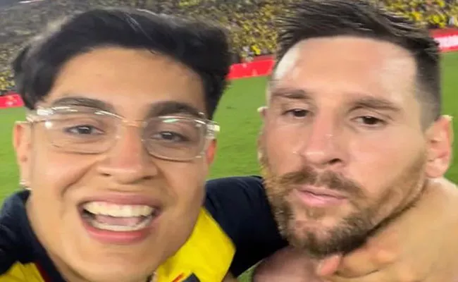 Lionel Messi Unhappy After Pitch Invader Forcibly Grabs Him Take Selfie - Sakshi