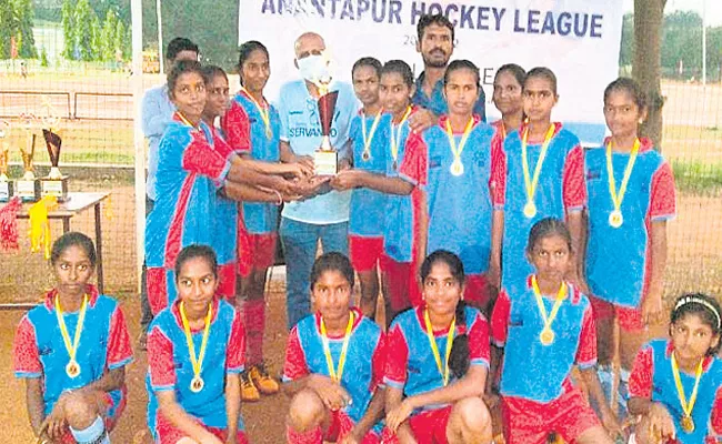 Students of Chigicherla ZP High School Shine In Hockey - Sakshi