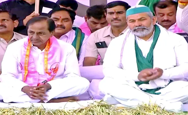 CM KCR Slams On BJP Leaders In TRS Protest Over Paddy Procurement - Sakshi