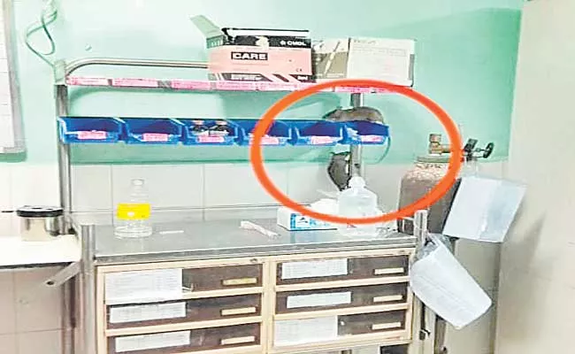 Rats In ICU At Kamareddy District Central Hospital - Sakshi