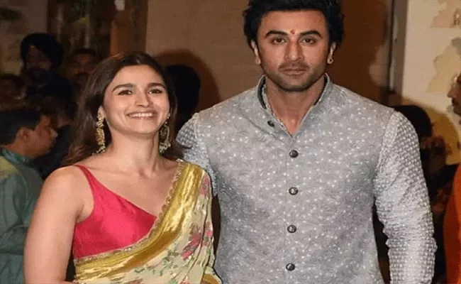 Alia Bhatt Ranbir Kapoor Wedding To Have 28 Guests Reveals Rahul Bhatt - Sakshi