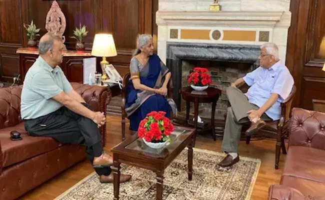 Hdfc Ltd Chairman Deepak Parekh Calls on Finance Minister Nirmala Sitharaman - Sakshi