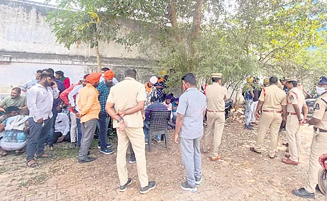 King Koti Palace Land Controversy: 38 Booked in Hyderabad - Sakshi