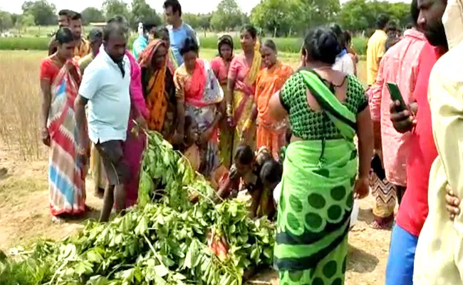 Married Woman Commits Suicide With Her 3 Children At Medchal - Sakshi