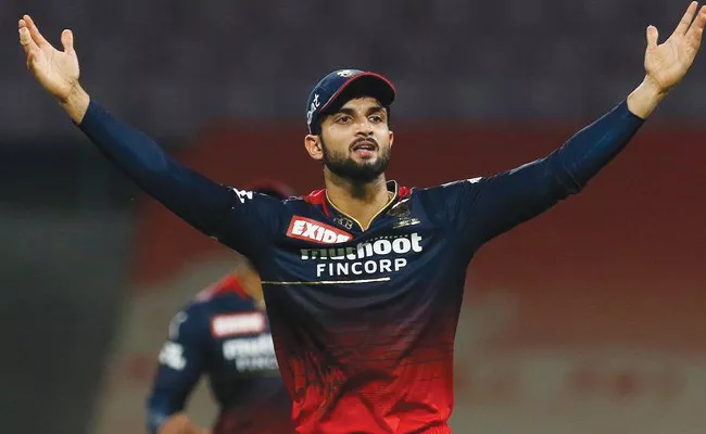 IPL 2022 CSK Vs RCB: Who Is Debutant Suyash Prabhudessai - Sakshi