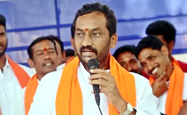 Telangana BJP Internal Group Fights Raghunandan Complaints Over Protocol - Sakshi