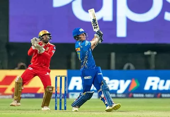 Dewald Brevis hits longest six of IPL 2022 during MI PBKS clash - Sakshi