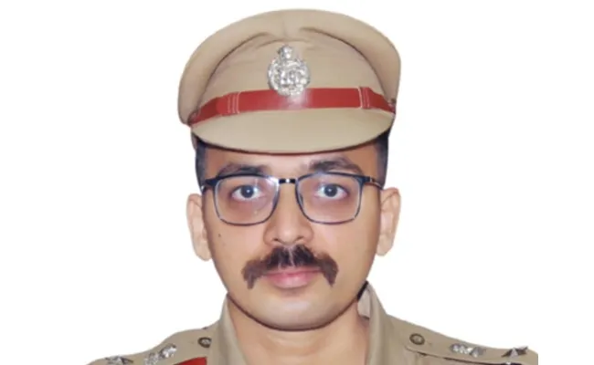 Visakhapatnam City DCP1 Garud Sumit Sunil IPS Officer Success Story - Sakshi