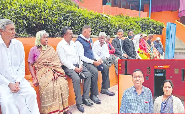 Rajeswari and N Ramamurthy run a shelter home in Tamil Nadu's Nilgiris district - Sakshi