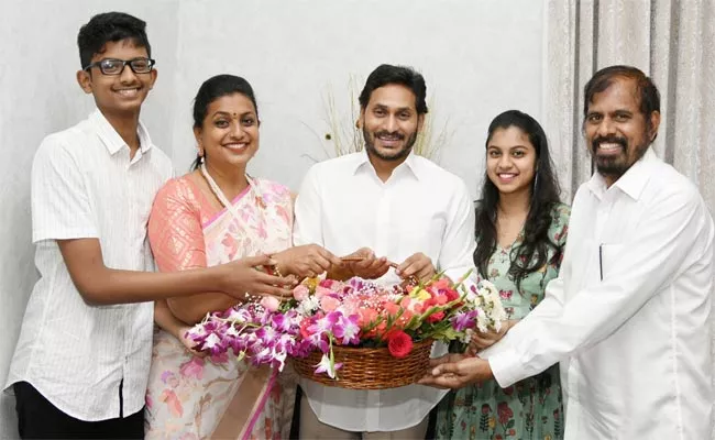 Minister RK Roja met CM YS Jagan in Tadepalli Camp Office - Sakshi