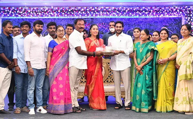 CM YS Jagan Attending The Wedding Ceremonies In Kadapa - Sakshi