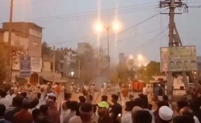 Violence In Hanuman Jayanti Procession Delhi Jahangirpuri - Sakshi