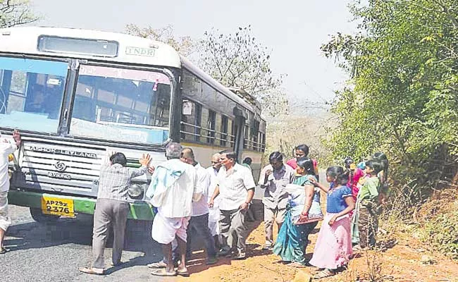 TSRTC Face Problems With Old Buses - Sakshi