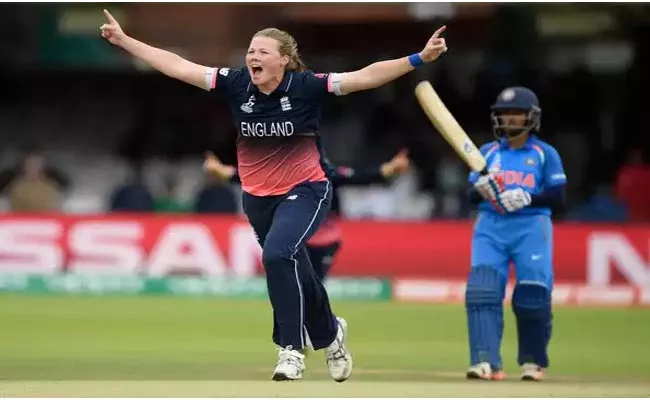 England Fast Bowler Anya Shrubsole retires from international cricket - Sakshi