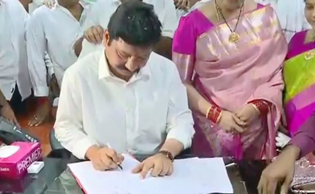 Jogi Rmaesh Take Charge as Andhra Pradesh Housing Minister - Sakshi