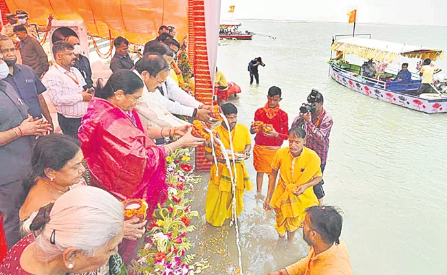 Vice President M Venkaiah Naidu visits Ayodhya - Sakshi