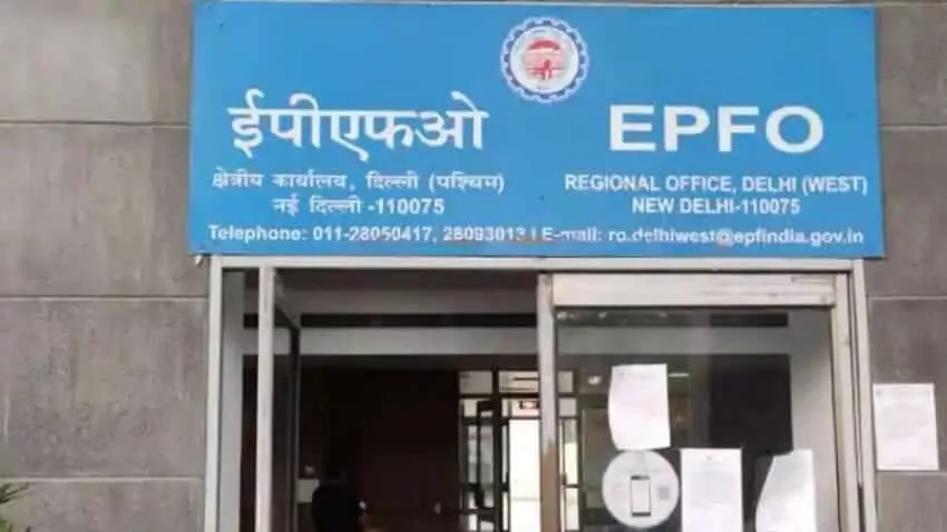 Epfo pensioners submit Life certificate anytime - Sakshi