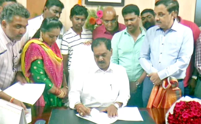 Narayana Swamy Takes Charge As AP Deputy CM - Sakshi