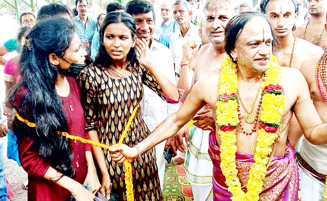 Entertainment Program In Sri Varahalakshmi Narasimha Swamy Vari Devasthanam Simhachalam  - Sakshi