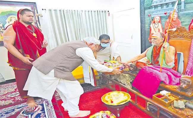 Haryana CM Visits Vishaka Sri Sarada Peetham - Sakshi