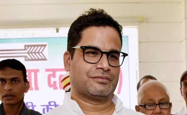 Prashant Kishor meets top Congress leaders - Sakshi