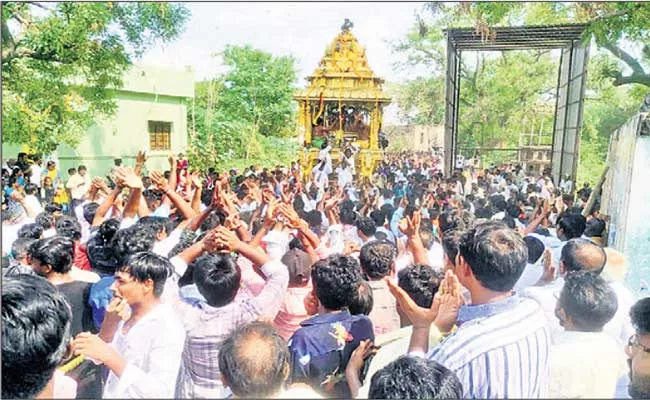 Chennakesava Swamy Temple Chariot Festival Held With Glory In Kadapa - Sakshi