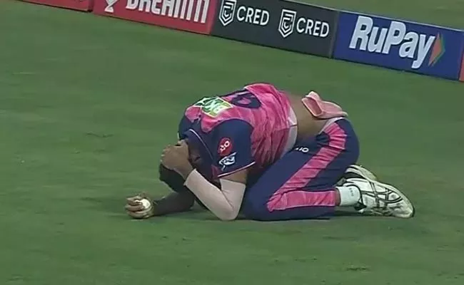 Navdeep Saini falls on his head after taking Ishan Kishan - Sakshi