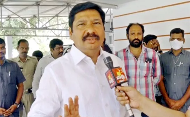 Minister Jogi Ramesh Counter To Buddha Venkanna At Vijayawada - Sakshi