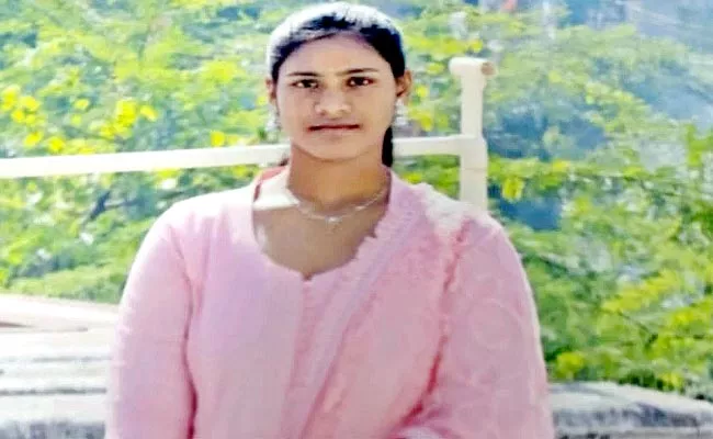 Young Woman Missing In Tirupati District - Sakshi