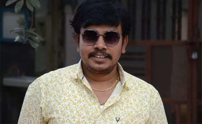 Hero Sampoornesh Babu Jangareddigudem Maddi Anjaneya Temple - Sakshi