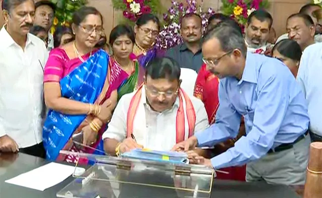 Ambati Rambabu Take Charge As Minister Of Water Resources - Sakshi