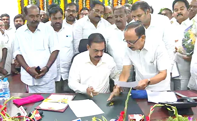 Kakani Govardhan Reddy take Charge as Agriculture Minister - Sakshi