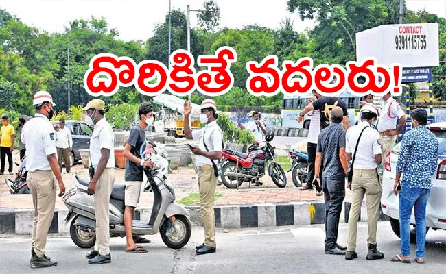 HYD: If More Than 3 Pending Challans Per Vehicle Traffic Police Will Collect On Spot - Sakshi