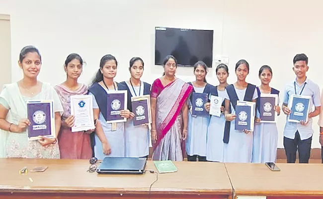 Triple IT students into Guinness Book of World Records - Sakshi