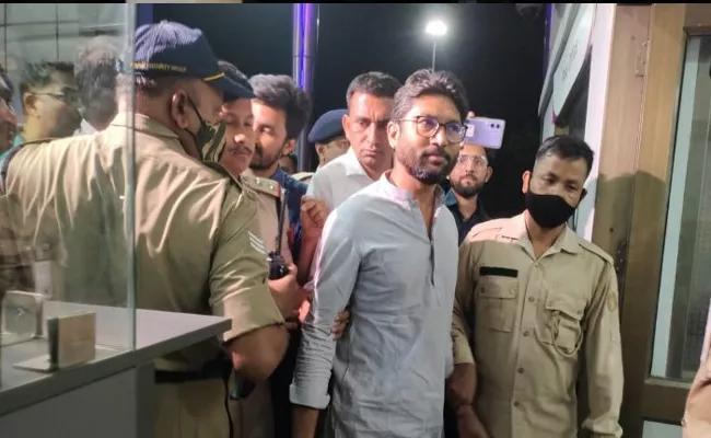 Gujarat MLA Jignesh Mevani Arrested By Assam Police - Sakshi